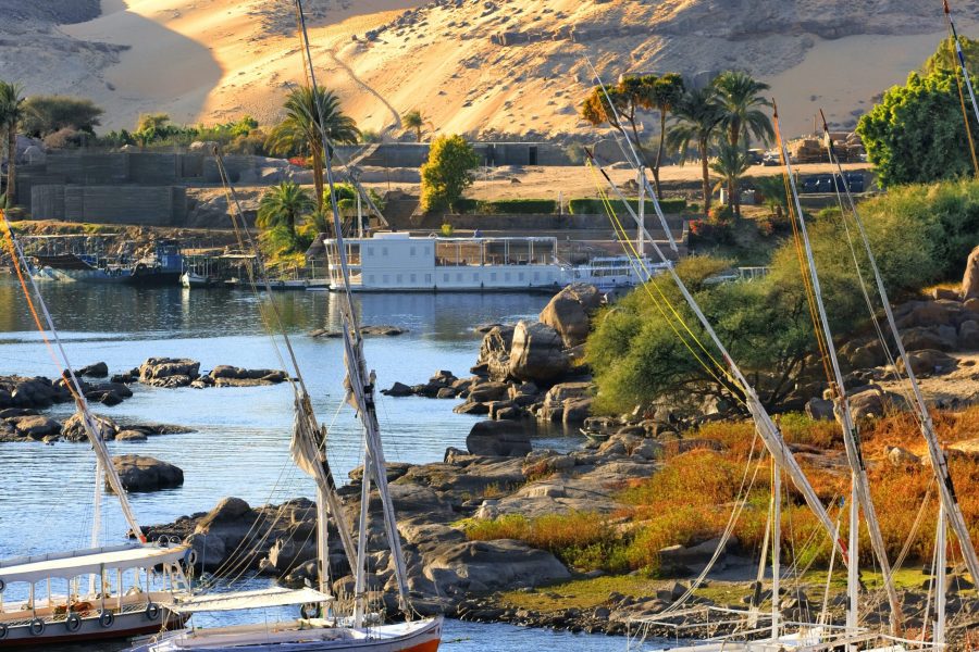 Travel from Marsa Alam to Aswan in a vehicle